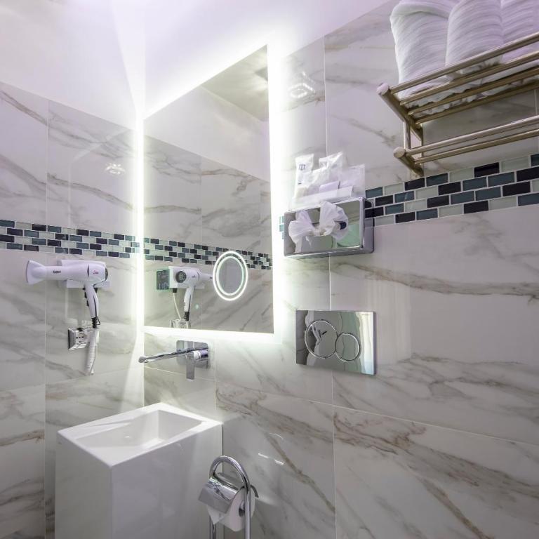 THE ONE Boutique Hotel & Private SPA Roma - Deluxe Double Room - 18