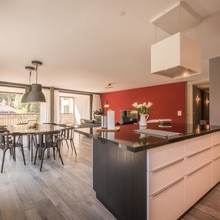 Independance First - Four-Bedroom Luxury Apartment - 15