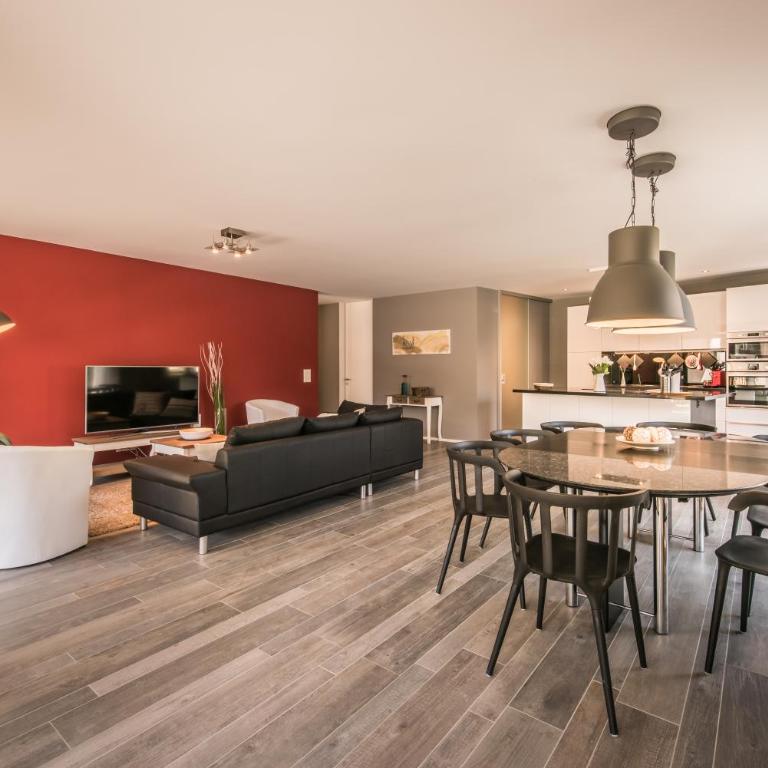 Independance First - Four-Bedroom Luxury Apartment - 6