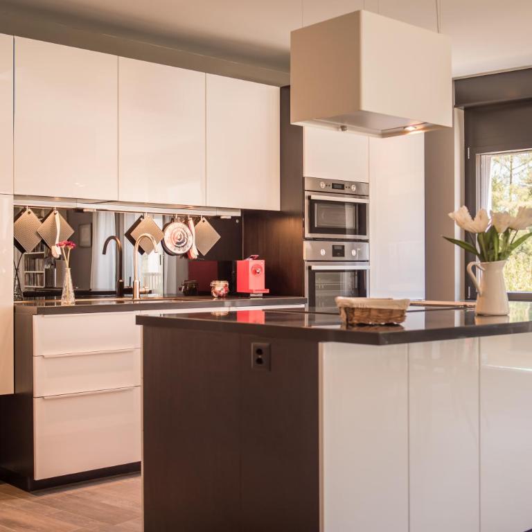 Independance First - Four-Bedroom Luxury Apartment - 11