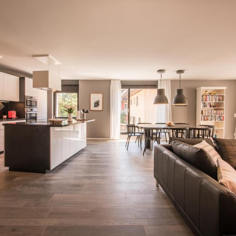 Independance First - Four-Bedroom Luxury Apartment - 9