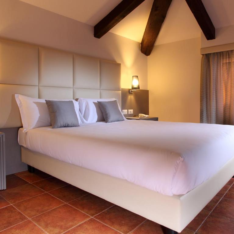 Hearth Hotel - Suite - 10
