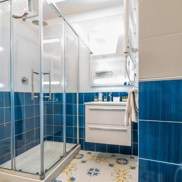 Hotel Le Axidie - Camera Familiare con Bagno Privato - 1