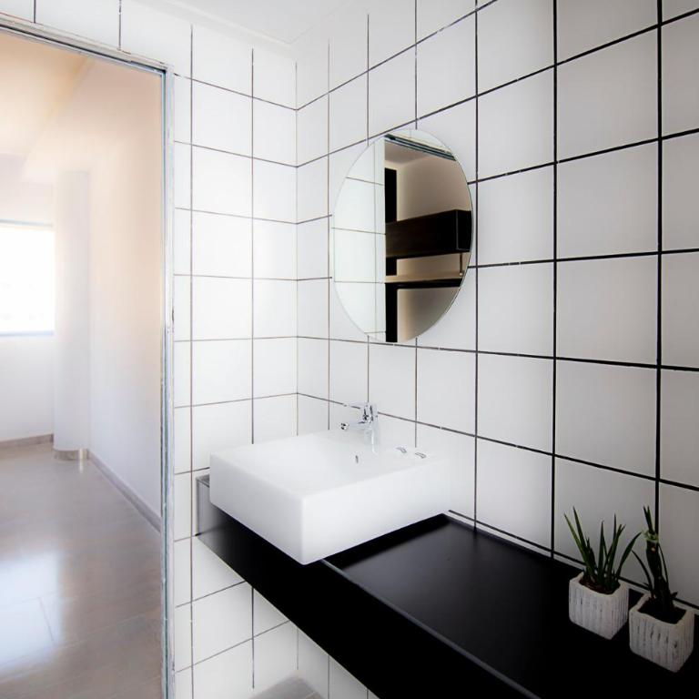 Bea Beach Hostel - Quadruple Room with Private Bathroom - 12