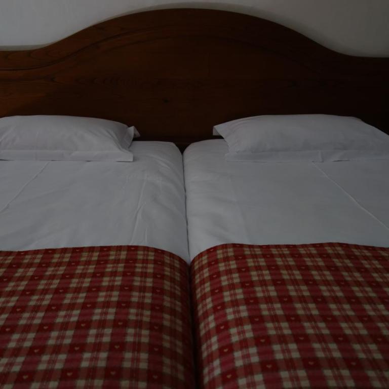 Hotel Autantic - Chambre Lits Jumeaux avec Balcon et Vue sur la Montagne - 4