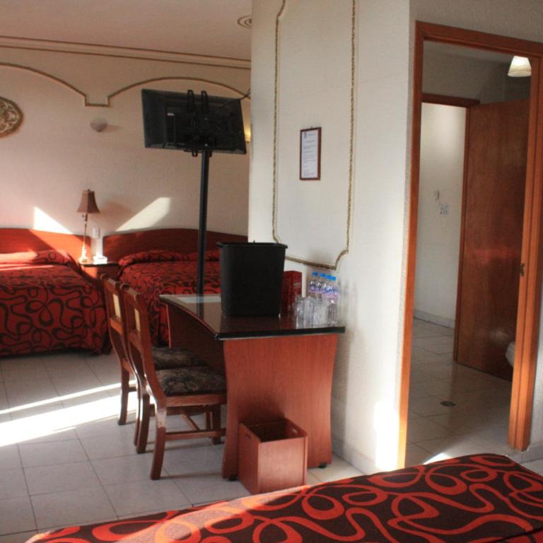 Casa de la Luna - Family Room - 1