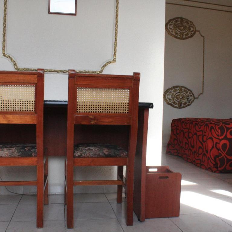 Casa de la Luna - Family Room - 5