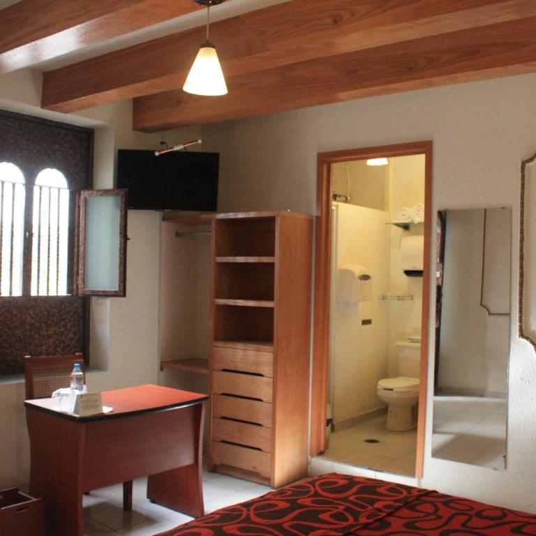 Casa de la Luna - Queen Room - 1
