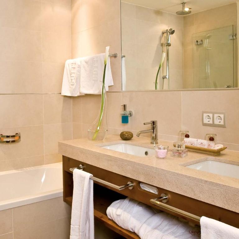 Hotel Gotthard - Deluxe Doppelzimmer - 4