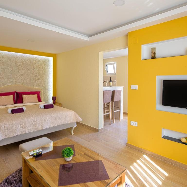 Apartmani Mihailovic - King Studio with Sofa Bed - 1