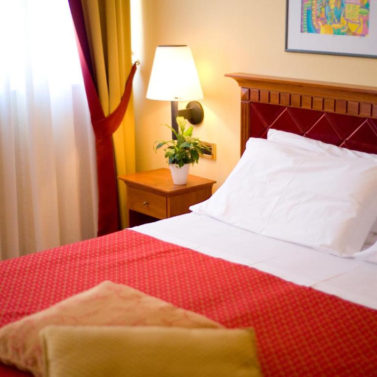 Hotel Savoia - Camera Matrimoniale/Doppia con Letti Singoli con Vista Città - 1