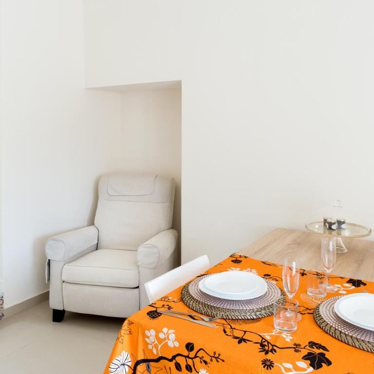 Scuto Home - Double Room with Private Bathroom - 3