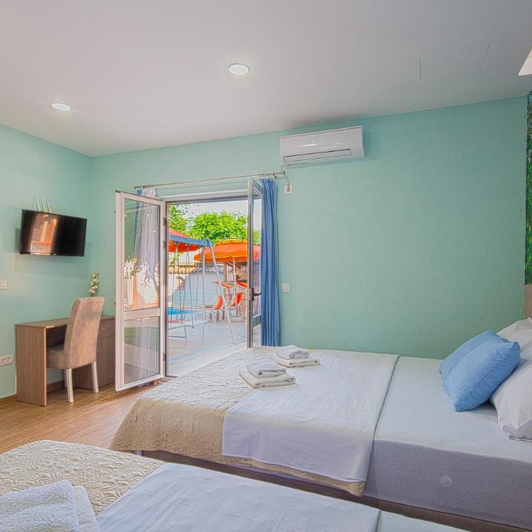 Apartmani Mihailovic - Triple Room with Private Bathroom - 2