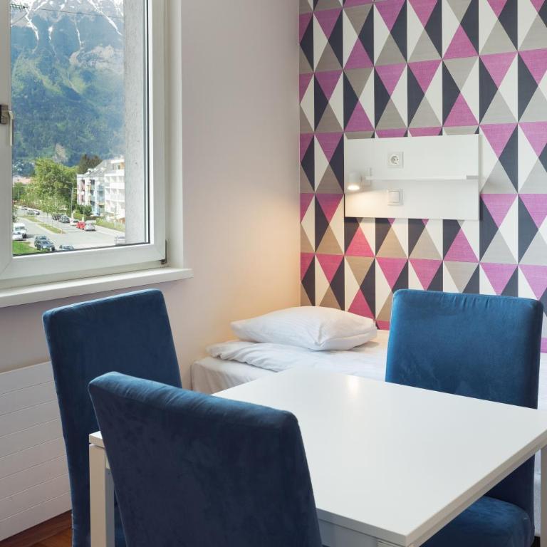 Hostel Marmota - Dreibettzimmer mit Bergblick - 3