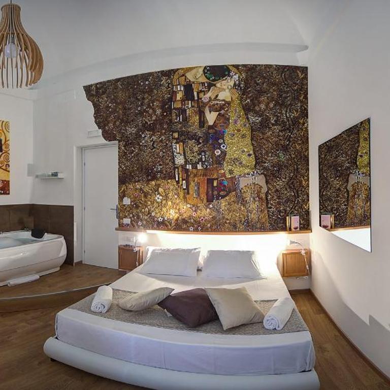 Palermo Gallery - King Room with Spa Bath - 1