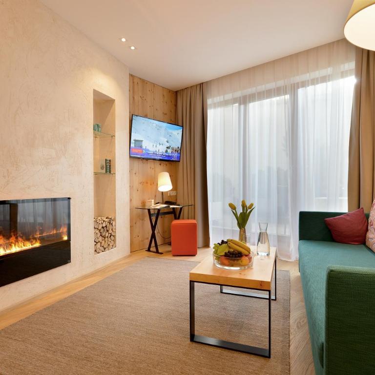 Alpin Family Resort Seetal - Familienzimmer mit Balkon - 2