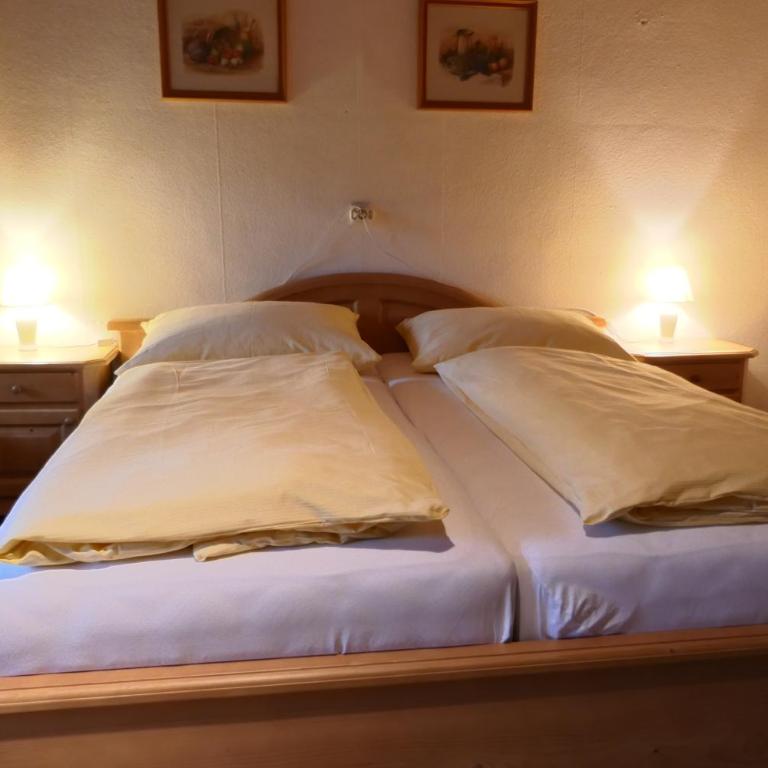 Pension Eckschlager - Doppelzimmer mit Balkon - 8