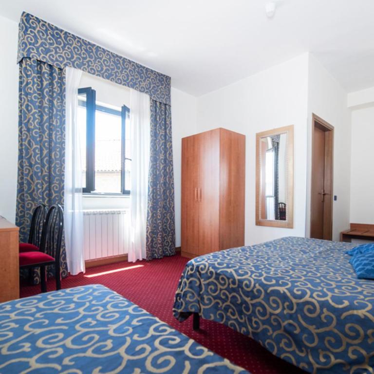 Hotel Italia & Lombardi - Standard Triple Room - 2