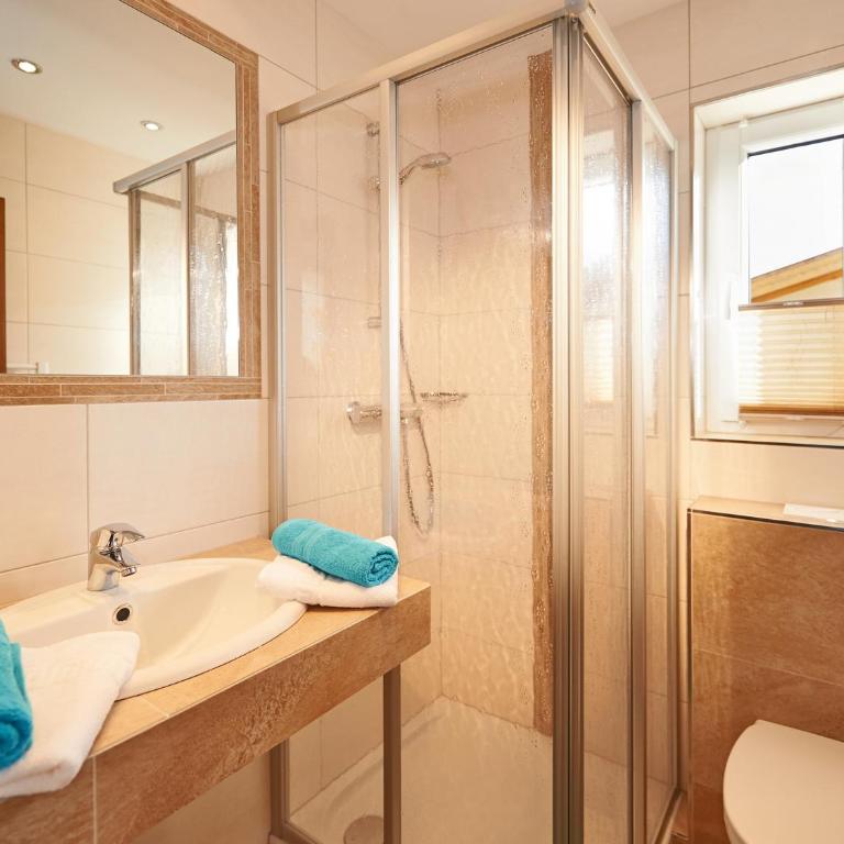 Ferienhaus Helmuth Oberreiter - Doppelzimmer mit Balkon - 3