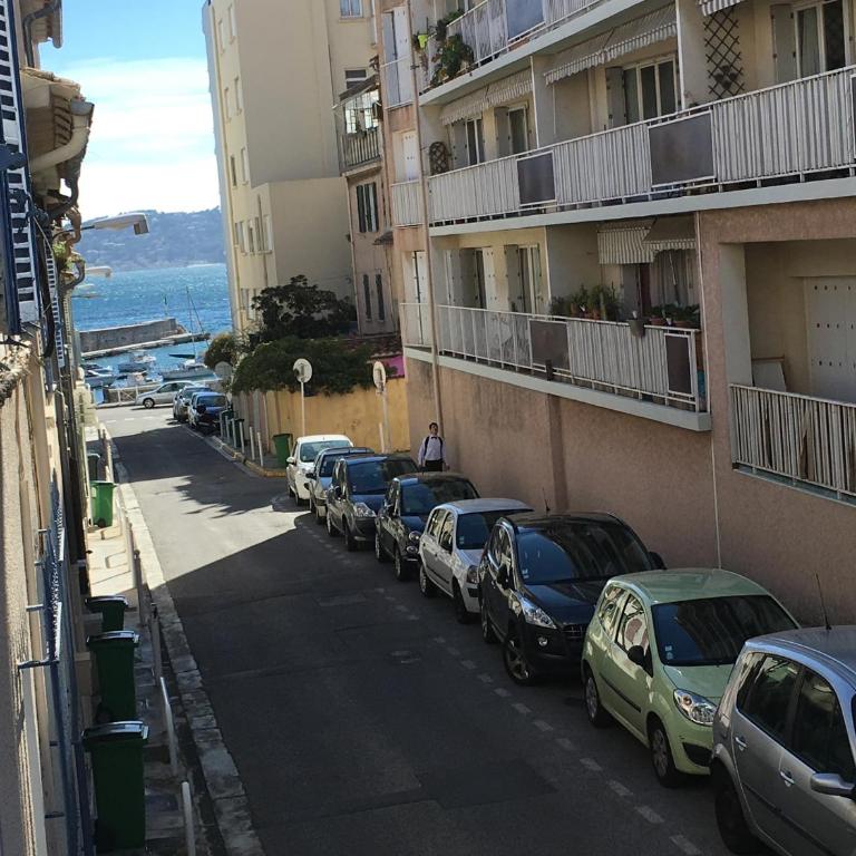 Le Suffren, studio classé ventilé ,wifi, à 100 m de la plage - Apartment - 19