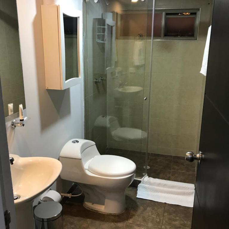 Hotel OrangeTrip - Habitación Doble con baño privado - 2 camas - 2