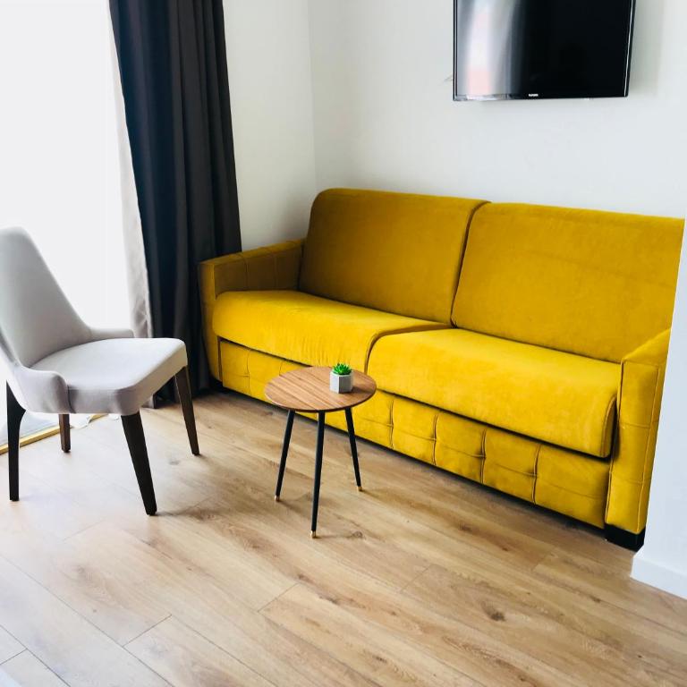 Apartments 110 in Budva - Deluxe Triple Room - 4