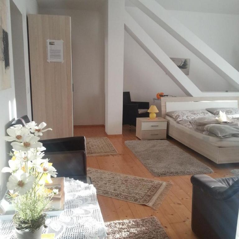 Villa Elisabeth - Großes Doppelzimmer mit Balkon - 10