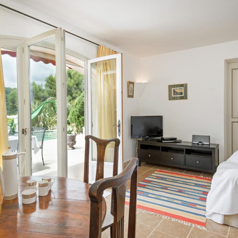 Luxury Pool Apartment at Villa Seburga - Two-Bedroom Apartment - 11