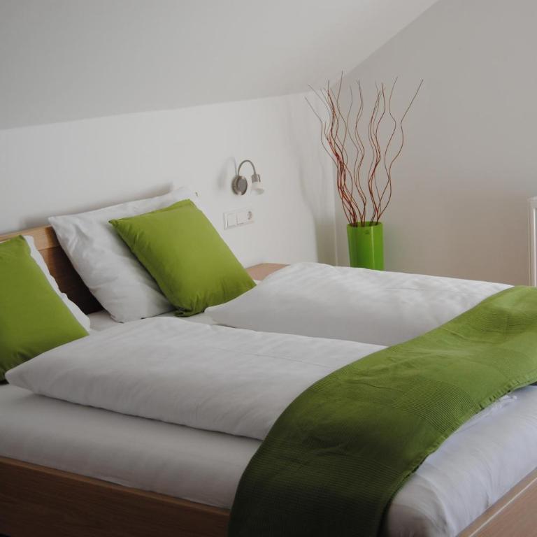 Weingut Schlafgut Genussgut Lorenz - King Room - Disability Access - 1