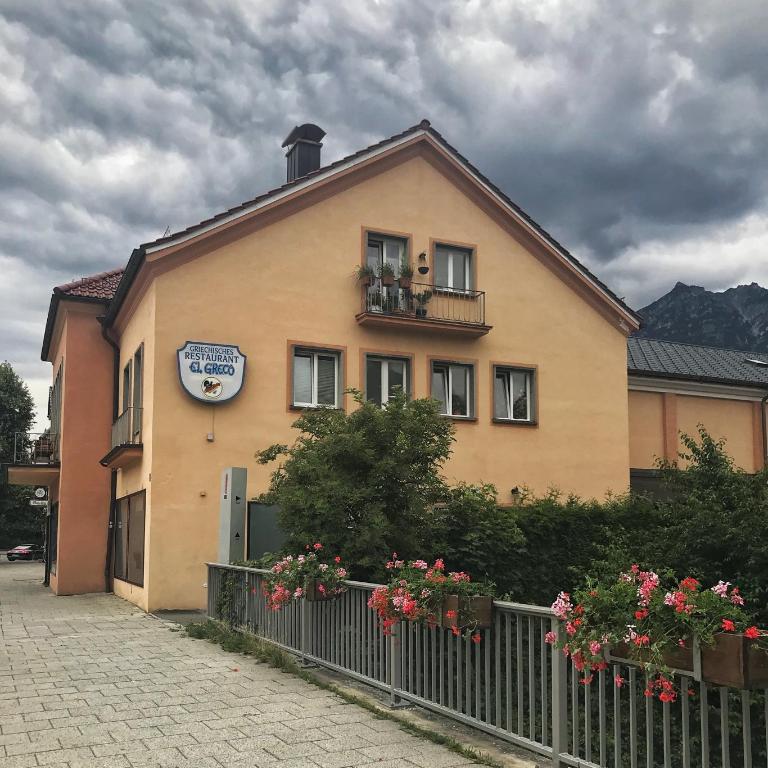 Golden GaPa Central Large Family Apartment 24 - Apartment - 51