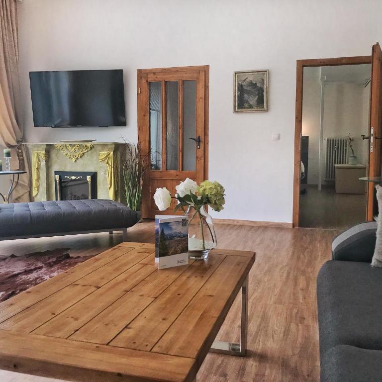 Golden GaPa Central Large Family Apartment 24 - Apartment - 1