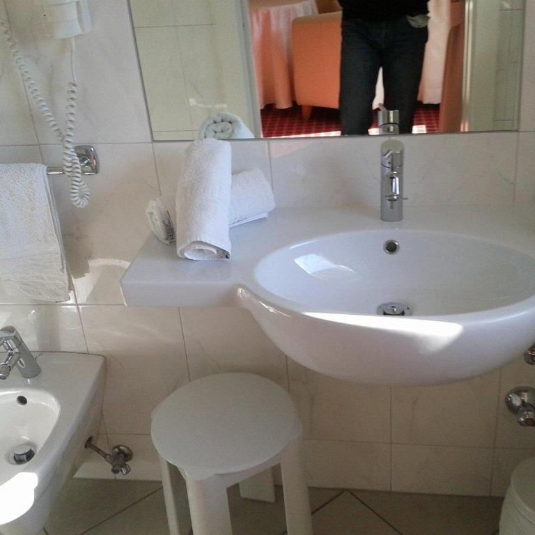 Hotel Flora - Habitación Familiar (2 adultos y 2 niños) - 2