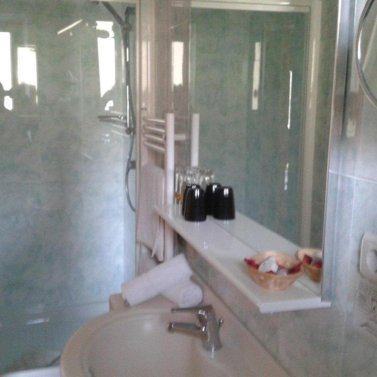 Hotel Flora - Habitación Doble con balcón - 8