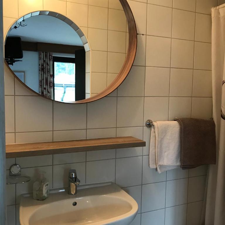 Pension Jaga Hias - Doppelzimmer - 11