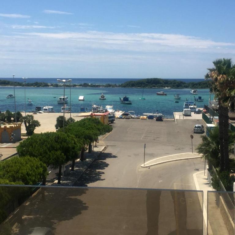 B&B Bella Costa - lungomare Porto Cesareo - Camera Matrimoniale Deluxe con Vista Mare Laterale - 5