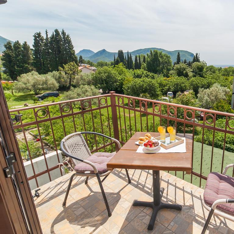 Apartments Viktorija - Studio with Balcony and Sea View (3 Adults) - 4