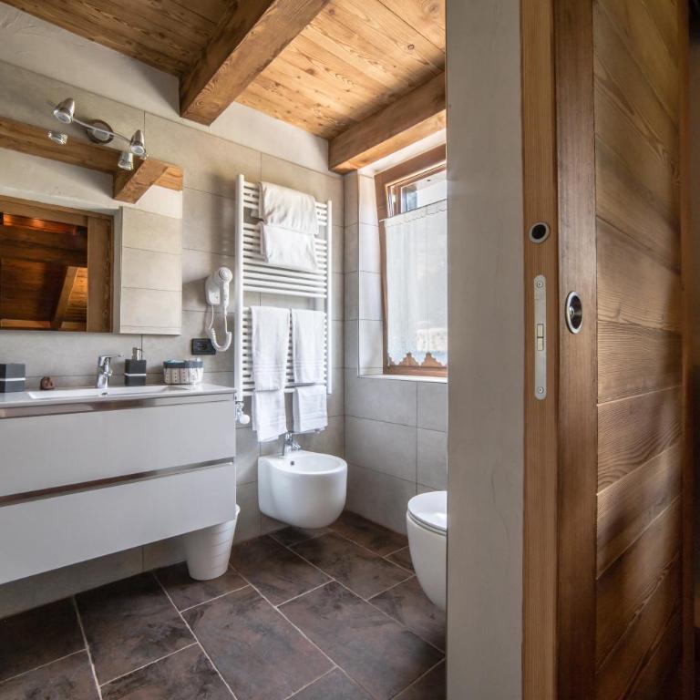 VillAmour Boutique Hotel & SPA - Camera Familiare con Vista Montagna - 5