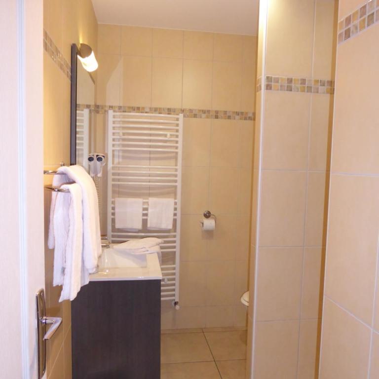 Hotel Les Chenets - Chambre Lits Jumeaux avec Balcon - 4
