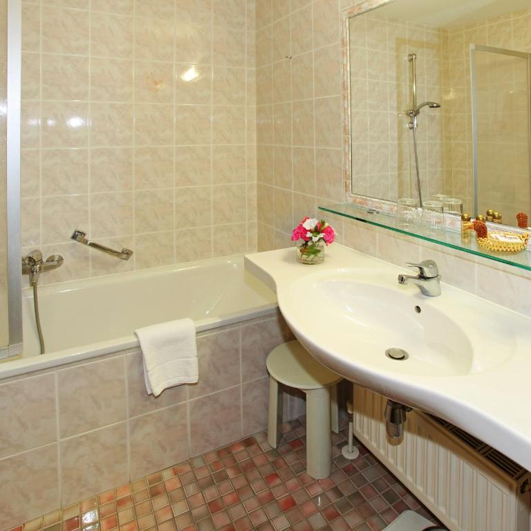 Ferienhotel Tyrol Söll am Wilden Kaiser - Standard Doppelzimmer - 2