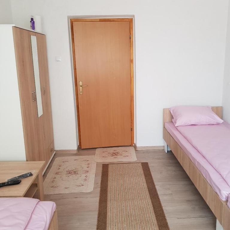 Bistrička stanica - Basic Triple Room with Shared Bathroom - 7