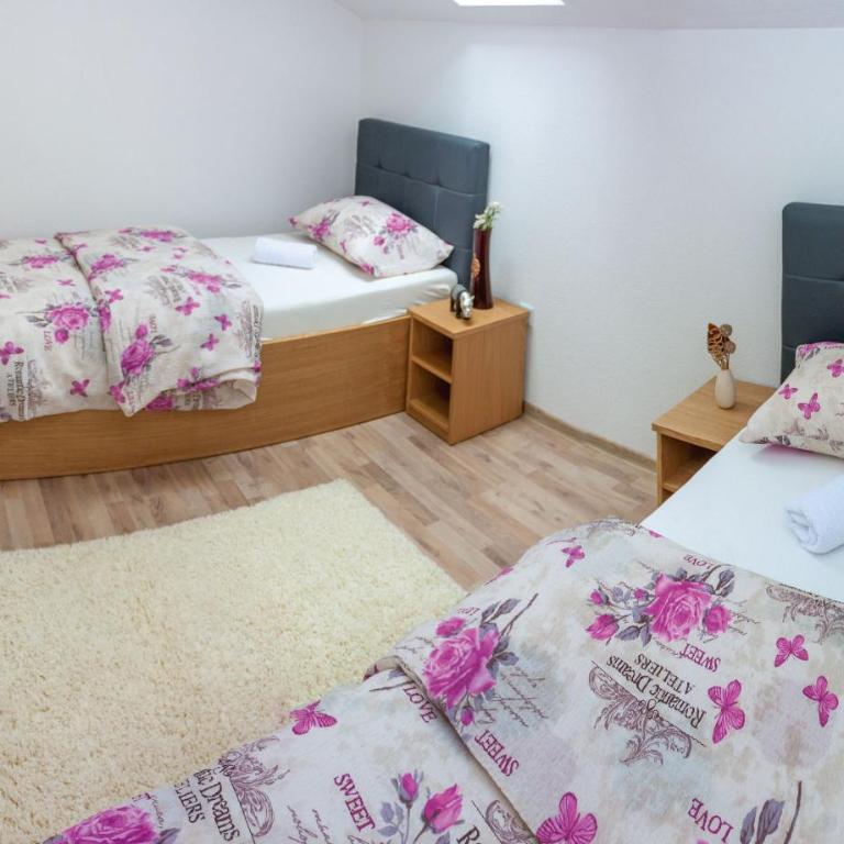 Villa Maja - Three-Bedroom Apartment - 16