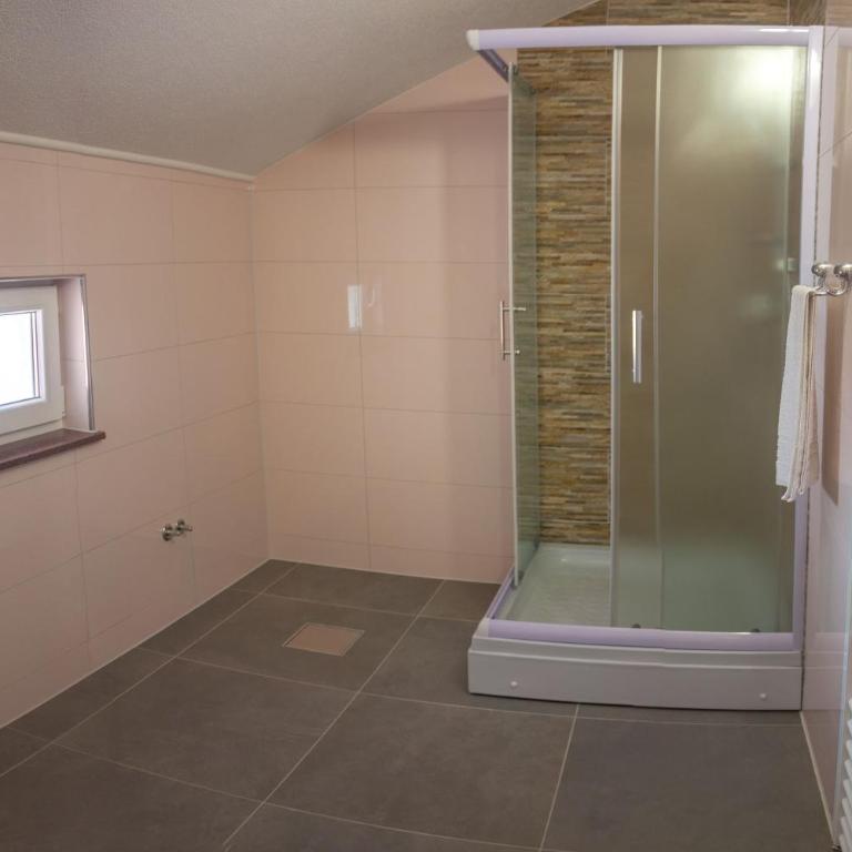 Villa Maja - Three-Bedroom Apartment - 27
