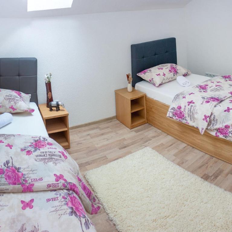 Villa Maja - Three-Bedroom Apartment - 17