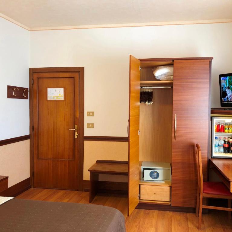 Hotel Signa - Camera Quadrupla Superior - 8