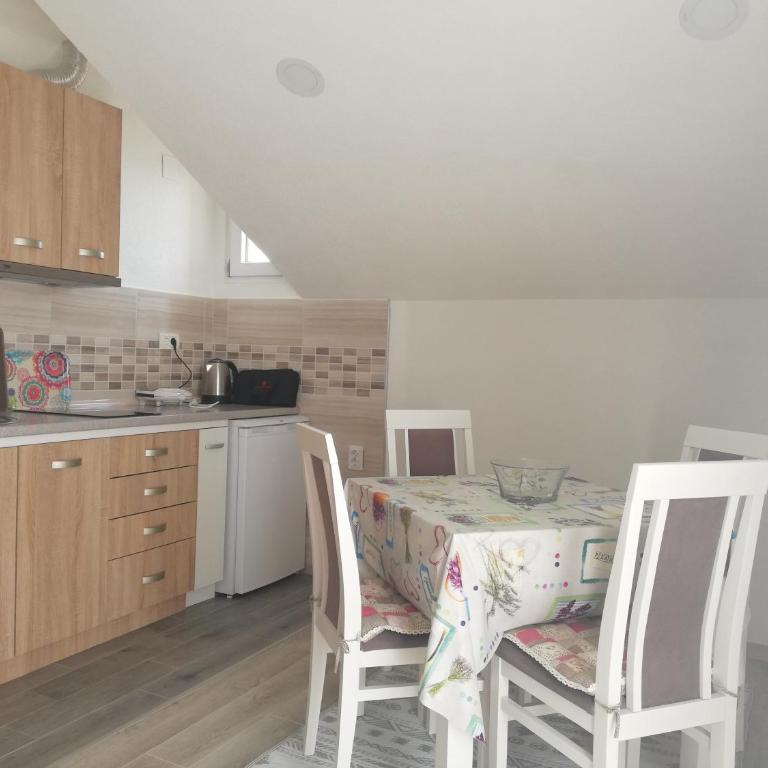 Apartmani Beljkas - One-Bedroom Apartment with Sea View and Balcony - 3