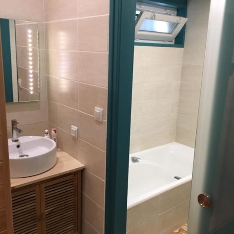 Les Paridés - Chambre Double avec Sauna et Accès au Jardin - 9