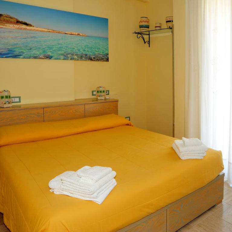 Cala Dei Normanni - Camere sulle Mura - Camera Deluxe Matrimoniale/Doppia con Letti Singoli con Vista Mare e Angolo Cottura - 10