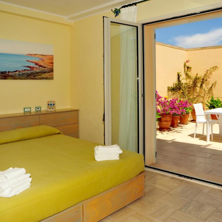 Cala Dei Normanni - Camere sulle Mura - Camera Matrimoniale/Doppia con Letti Singoli con Terrazza e Angolo Cottura - 3