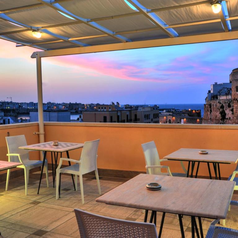 Cala Dei Normanni - Camere sulle Mura - Camera Deluxe Matrimoniale/Doppia con Letti Singoli con Vista Mare e Angolo Cottura - 4