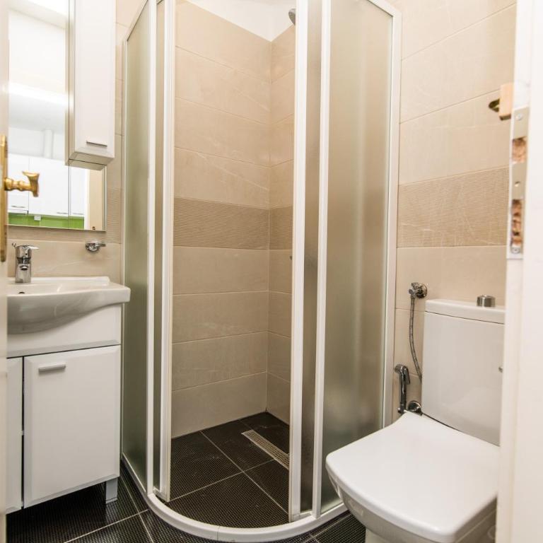Modern Apartment in the Heart of the City Center! - Apartman sa 1 Spavaćom Sobom - 9